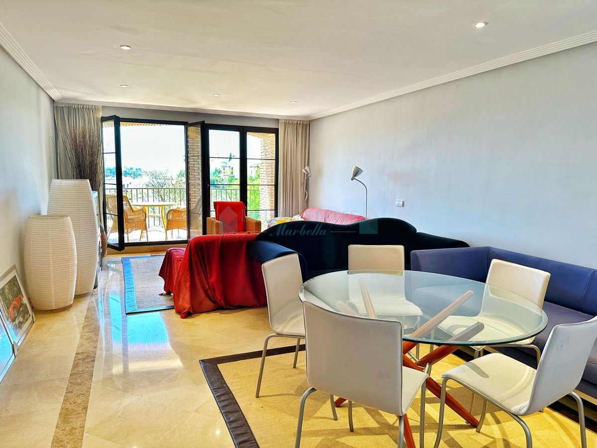 Apartment for sale in Los Arqueros, Benahavis