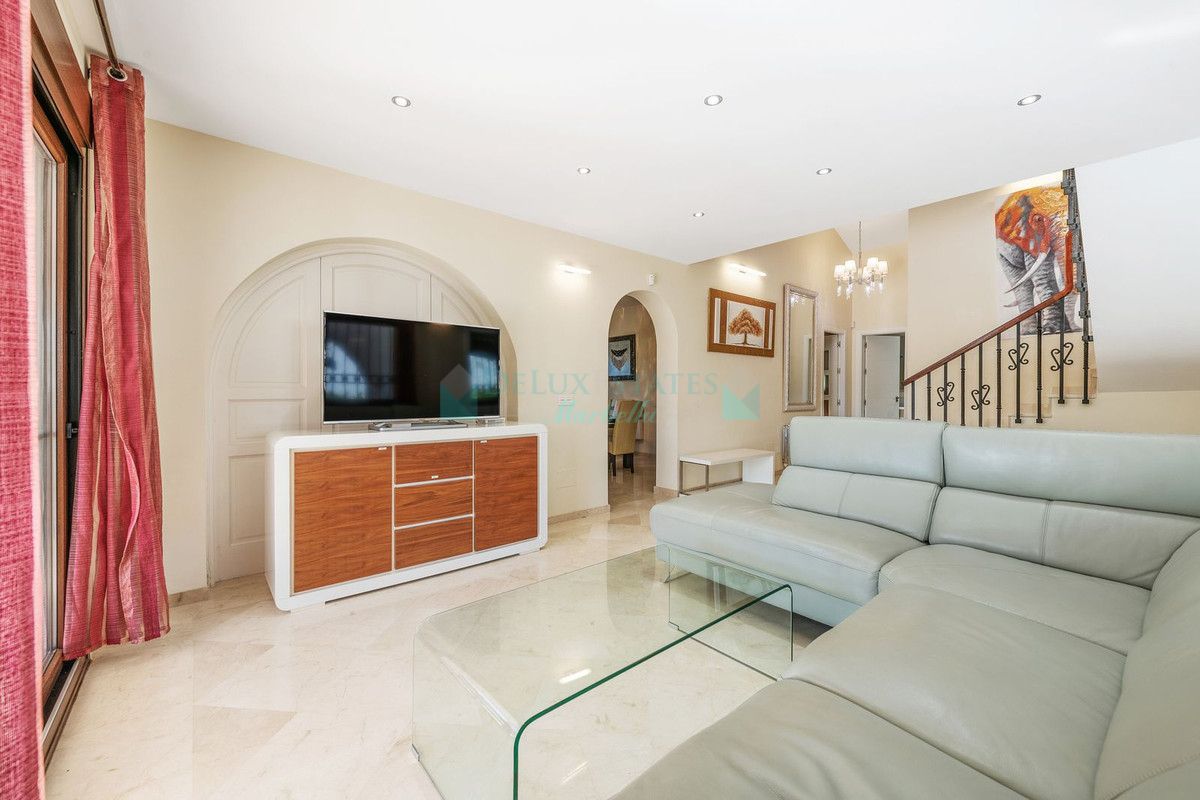 Villa for sale in Atalaya, Estepona