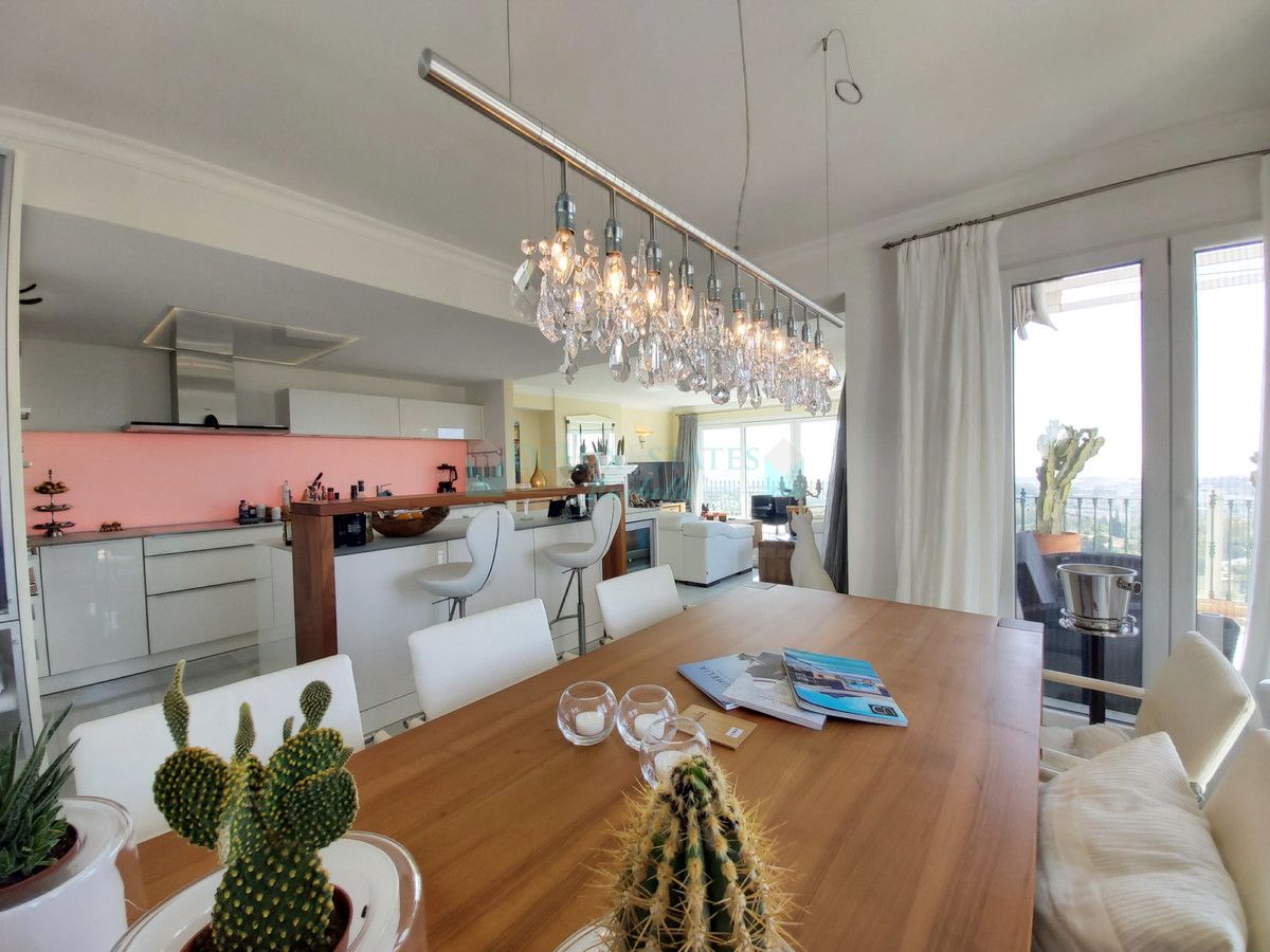 Penthouse for sale in Monte Halcones, Benahavis