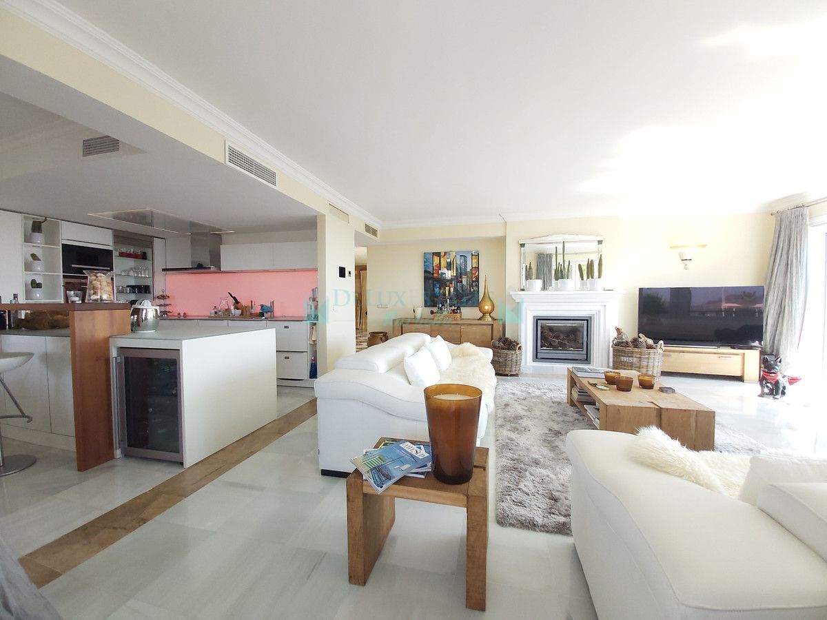 Penthouse for sale in Monte Halcones, Benahavis