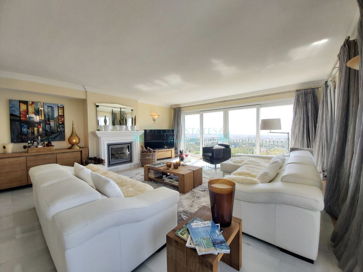 Penthouse for sale in Monte Halcones, Benahavis