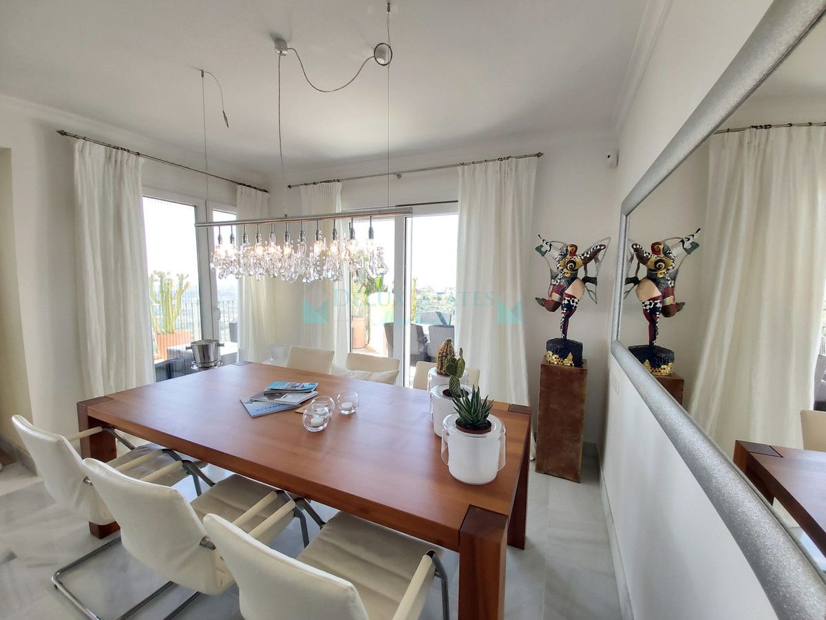 Penthouse for sale in Monte Halcones, Benahavis