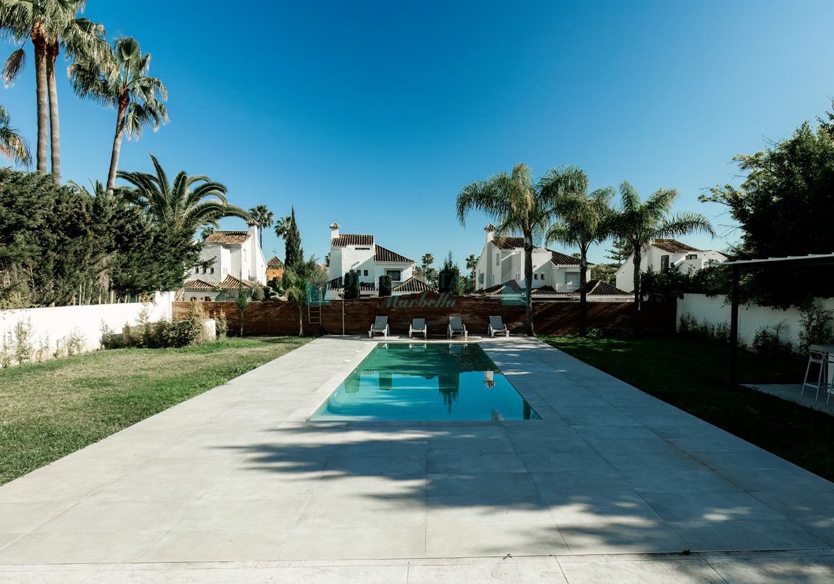 Villa for rent in Nueva Andalucia