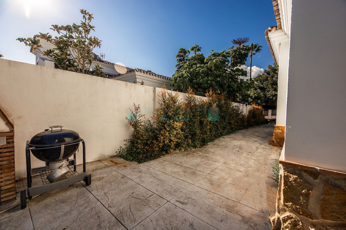 Villa for rent in Nueva Andalucia