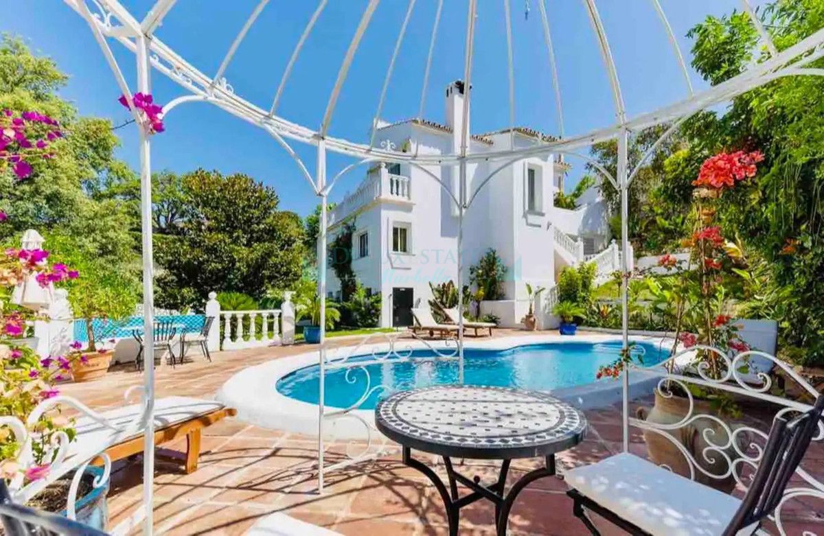 Villa en venta en El Rosario, Marbella Este