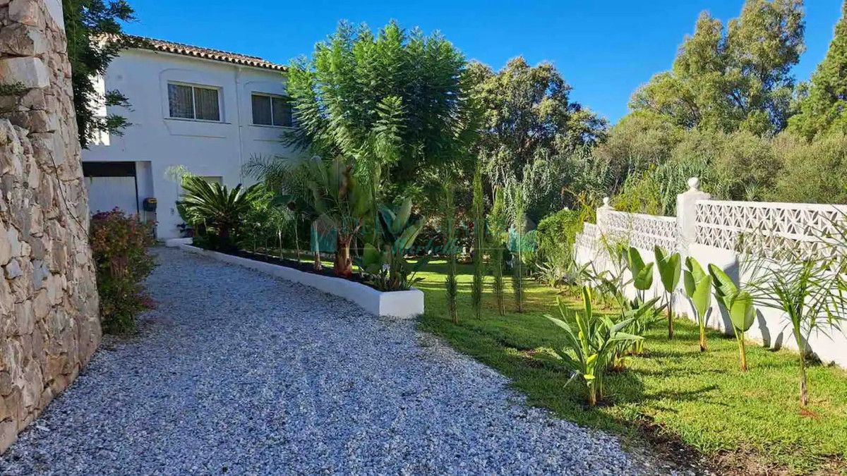 Villa en venta en El Rosario, Marbella Este