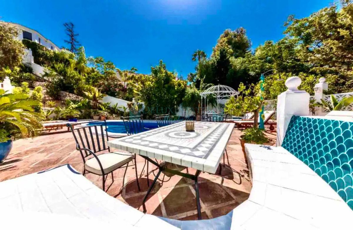 Villa en venta en El Rosario, Marbella Este