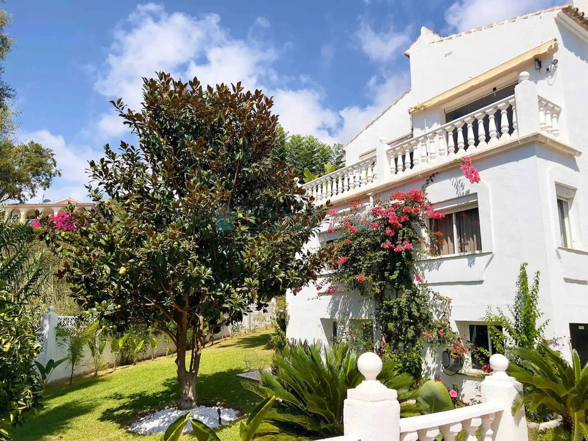 Villa en venta en El Rosario, Marbella Este