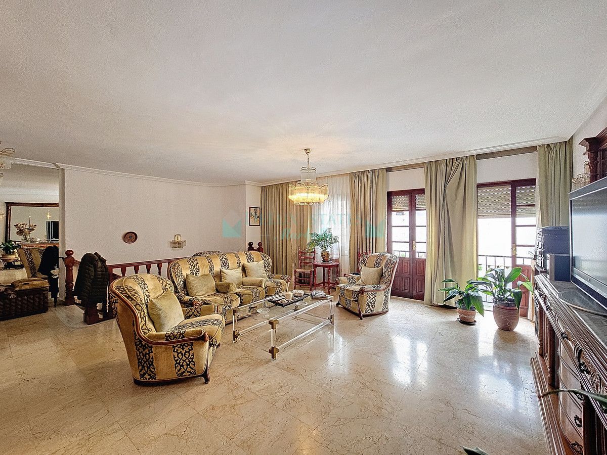 Town House for sale in Estepona