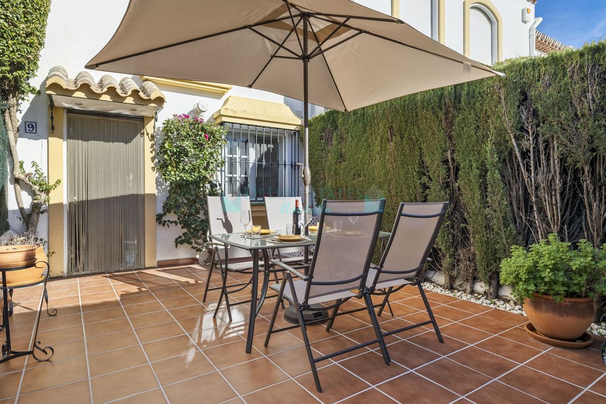 Adosado en venta en Bel Air, Estepona