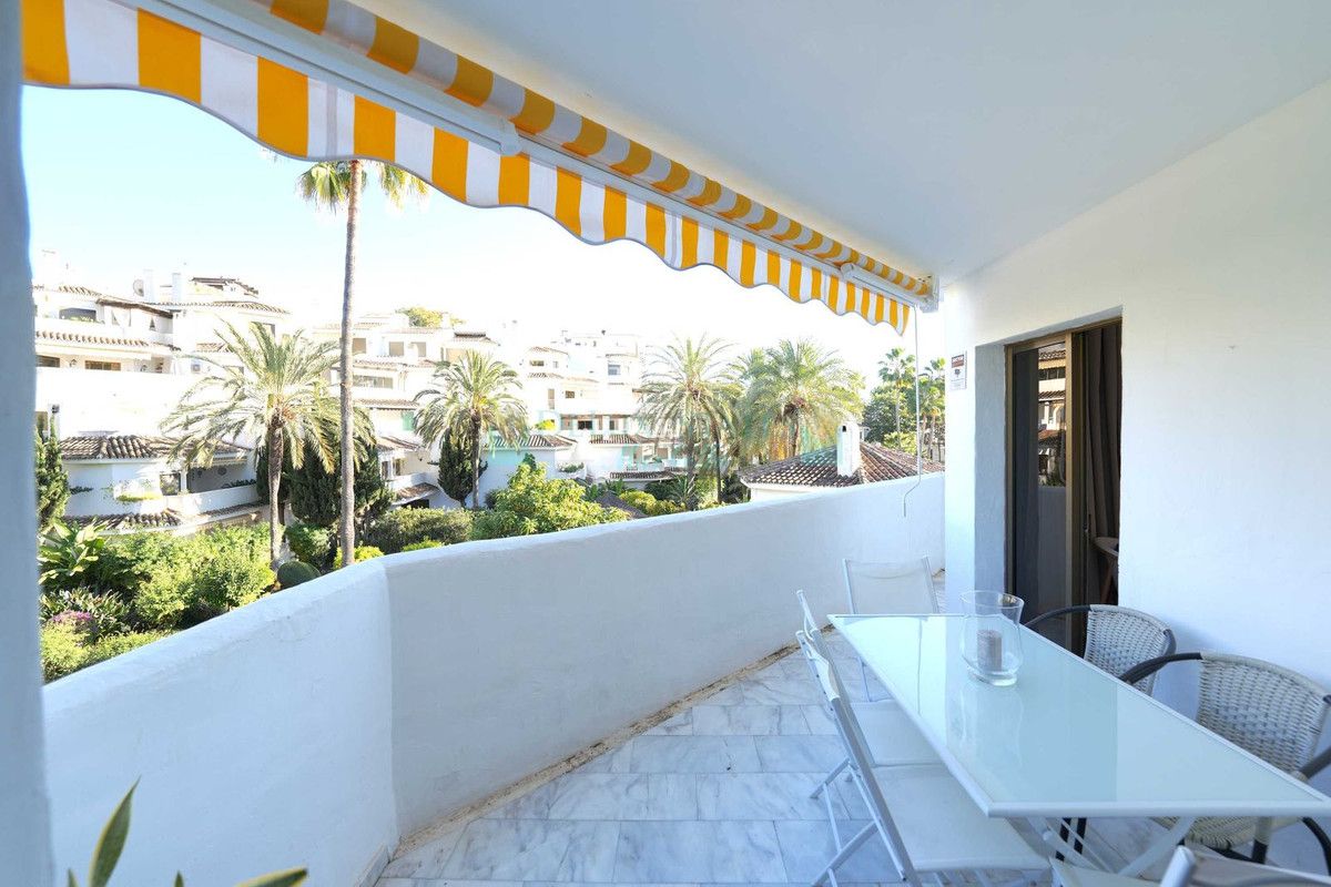 Apartamento en venta en Elviria, Marbella Este