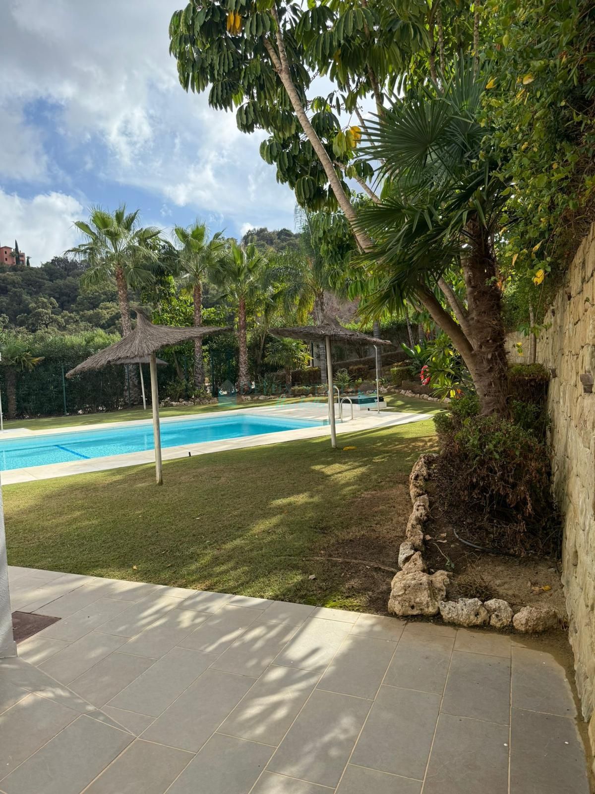 Apartamento Planta Baja en alquiler en La Mairena, Marbella Este