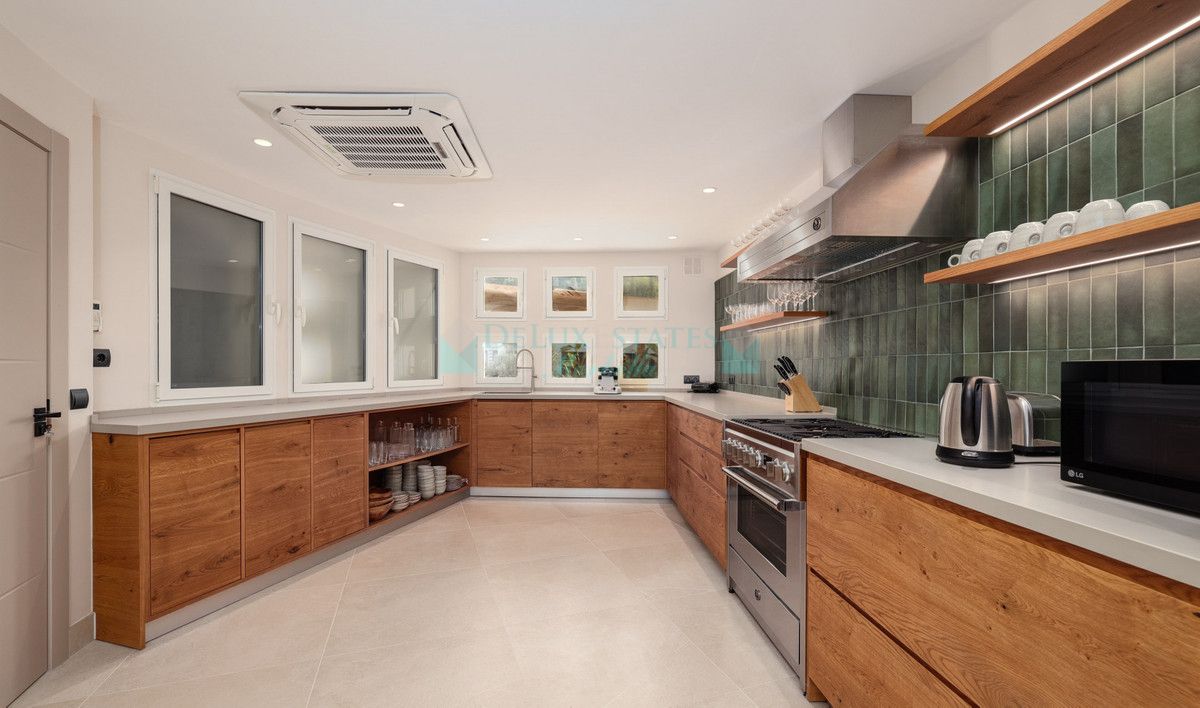 Villa for rent in Benahavis