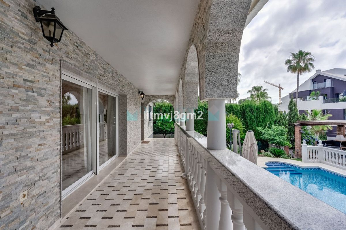 Villa for sale in Artola, Marbella East