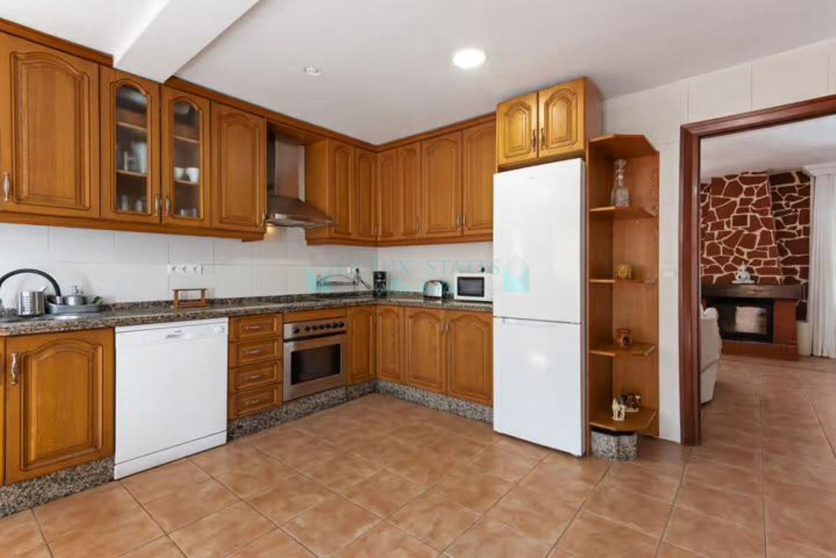 Villa en alquiler en Elviria, Marbella Este