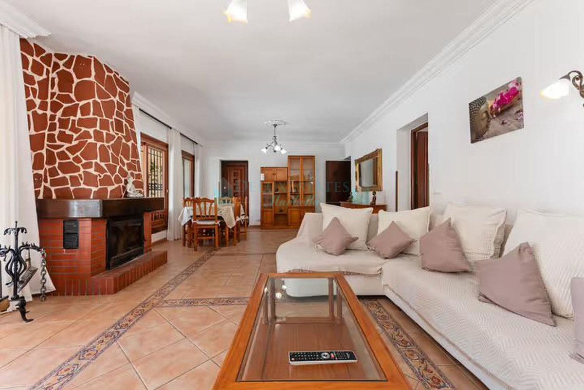 Villa en alquiler en Elviria, Marbella Este