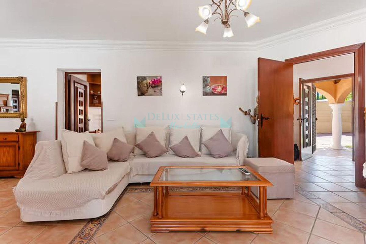 Villa en alquiler en Elviria, Marbella Este