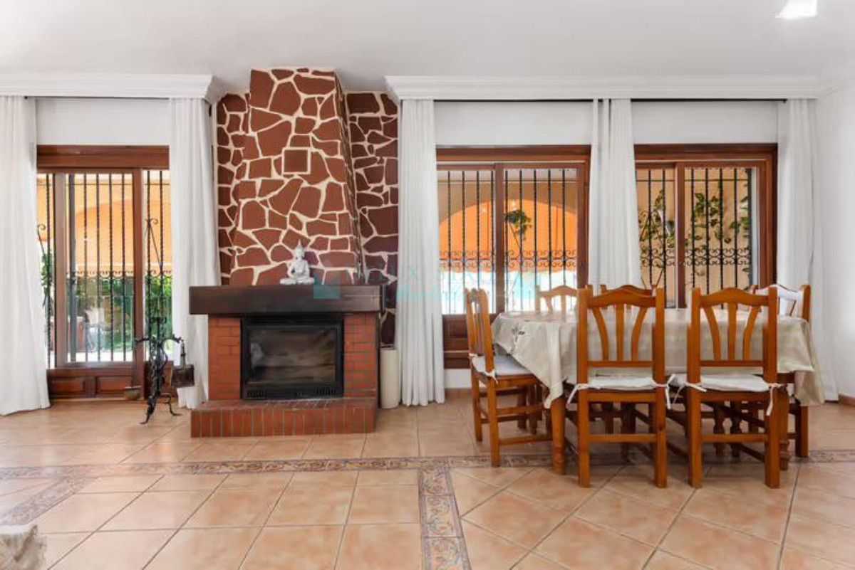 Villa en alquiler en Elviria, Marbella Este