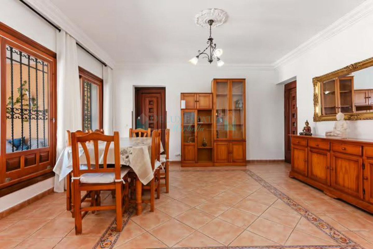 Villa en alquiler en Elviria, Marbella Este
