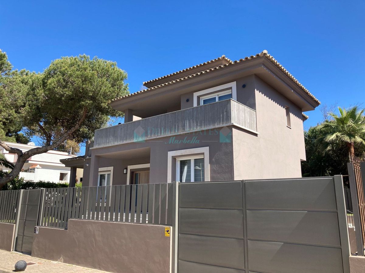 Villa en venta en Elviria, Marbella Este