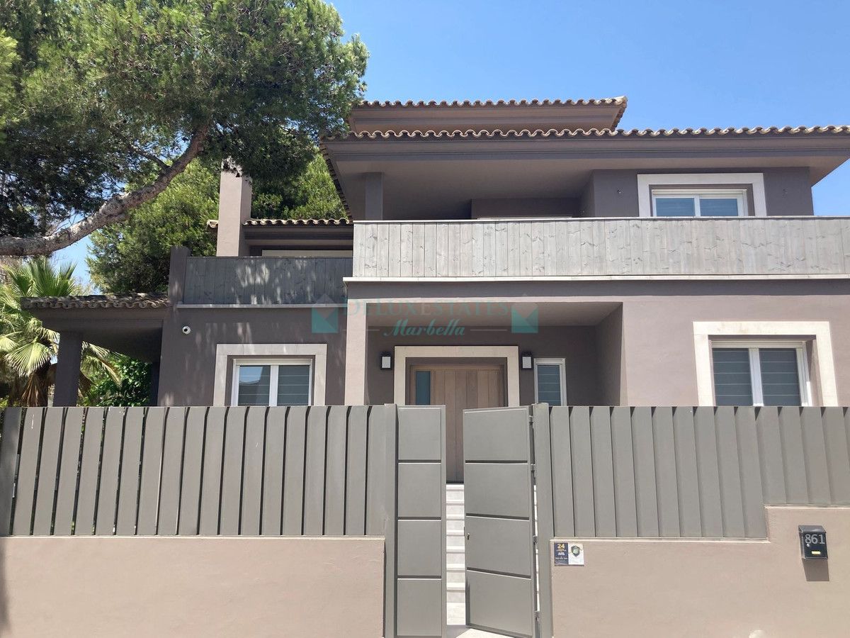 Villa en venta en Elviria, Marbella Este