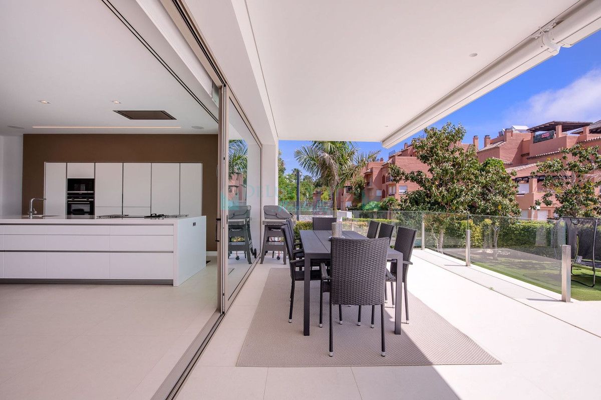 Villa for sale in Guadalmina Baja, San Pedro de Alcantara