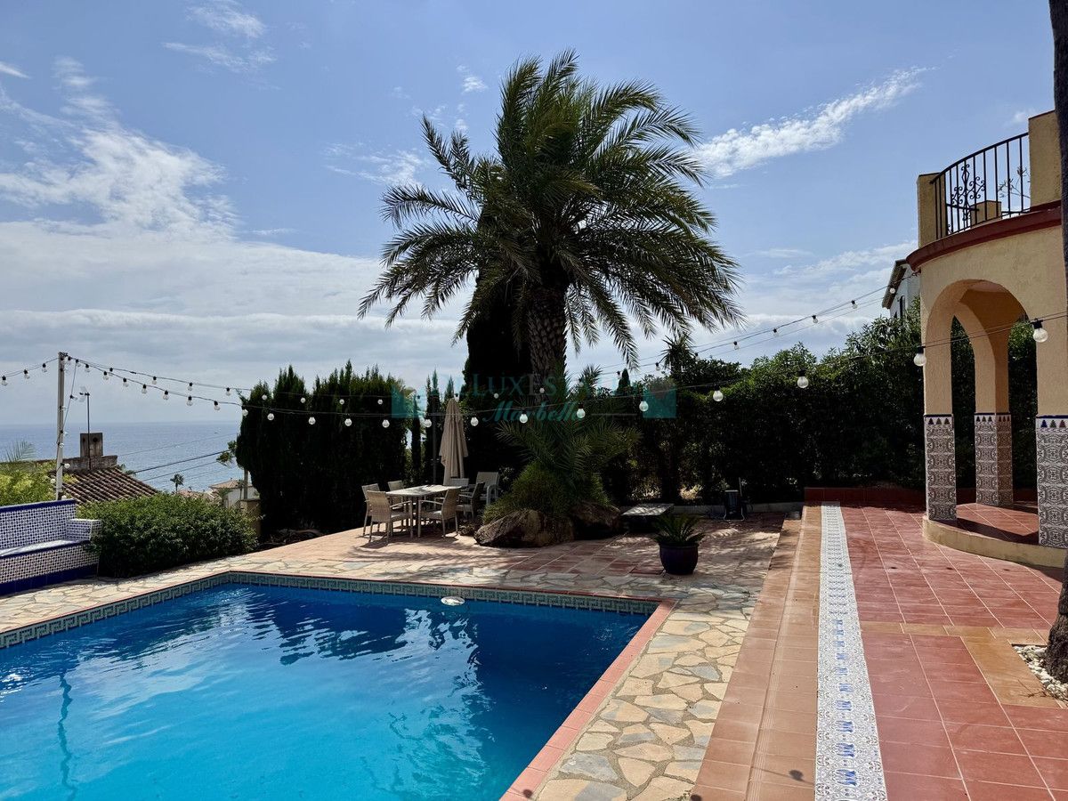 Villa en venta en Estepona