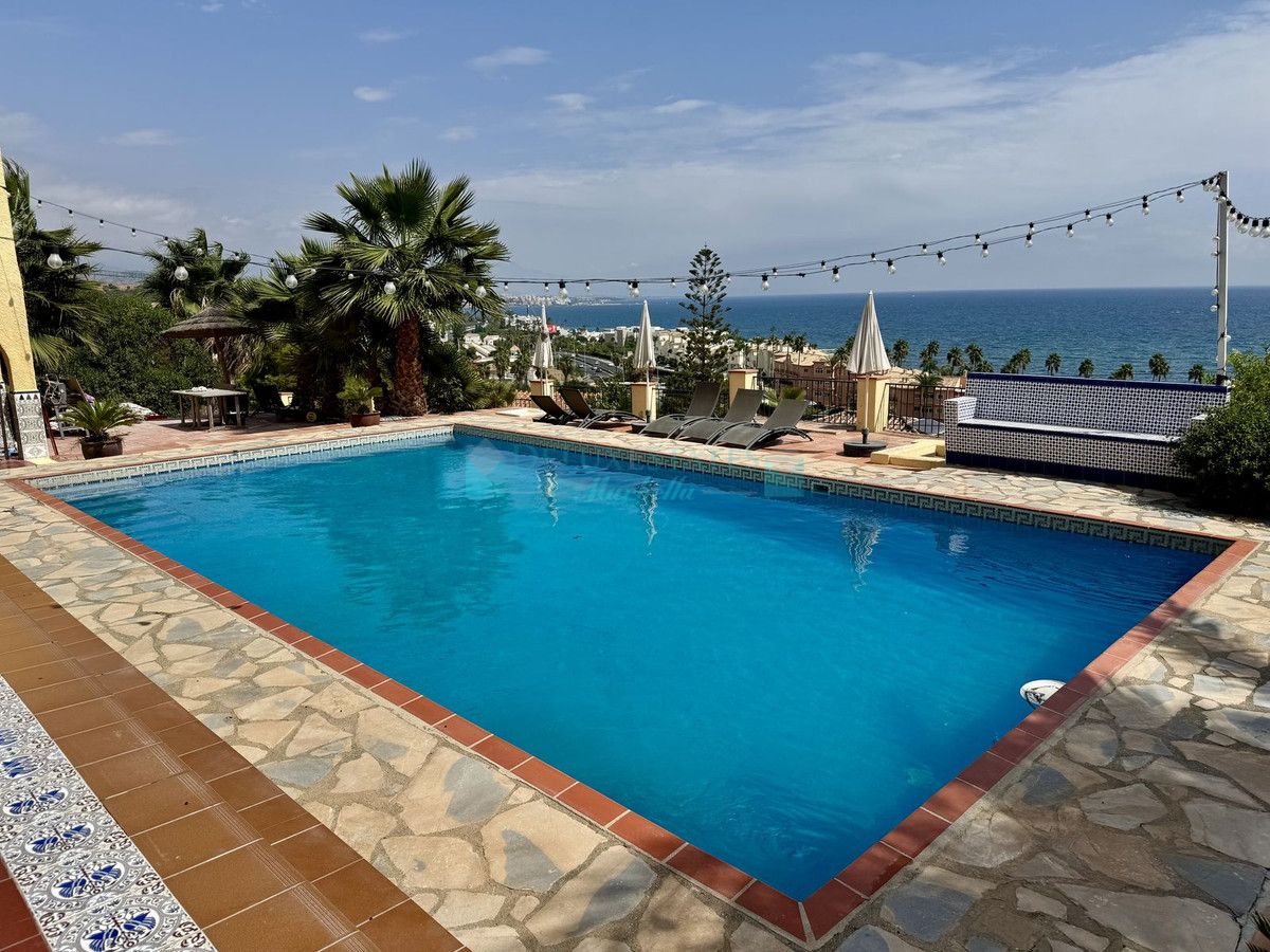 Villa en venta en Estepona