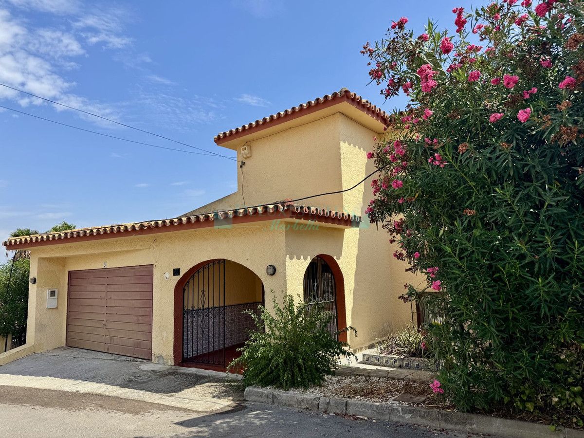 Villa en venta en Estepona