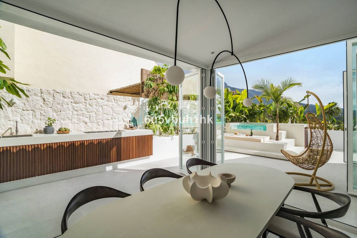 Town House for sale in Nueva Andalucia