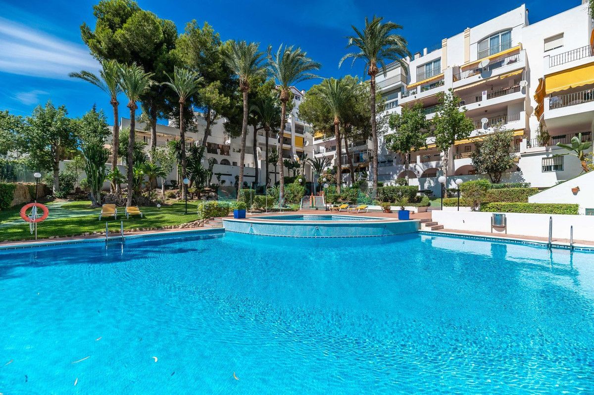 Apartamento Planta Baja en venta en Atalaya, Estepona