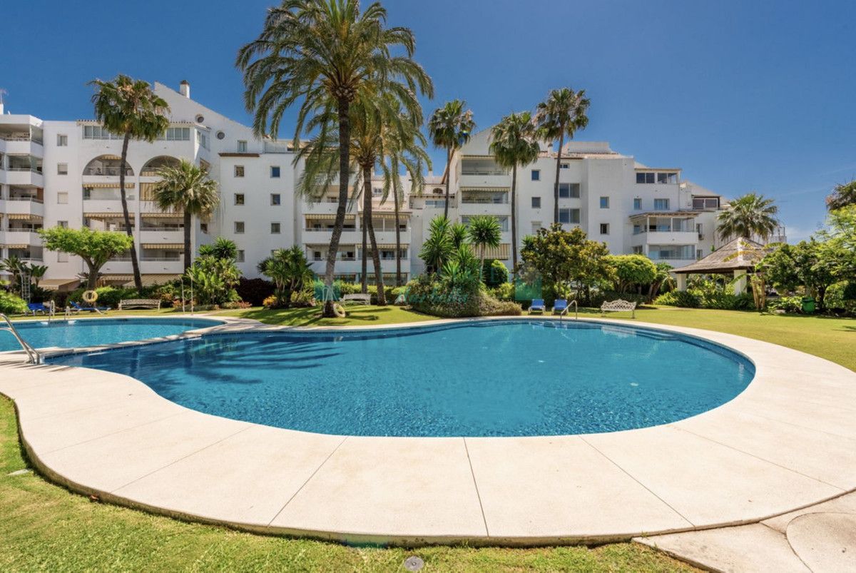 Apartment for sale in Atalaya, Estepona