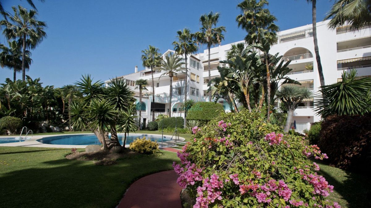 Apartment for sale in Atalaya, Estepona