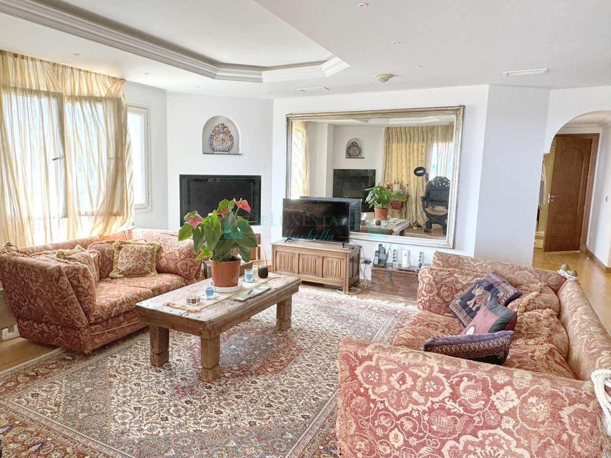 Apartment for sale in Atalaya, Estepona