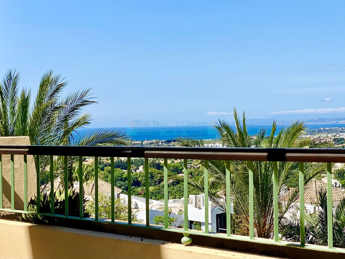 Penthouse for sale in Los Flamingos, Benahavis