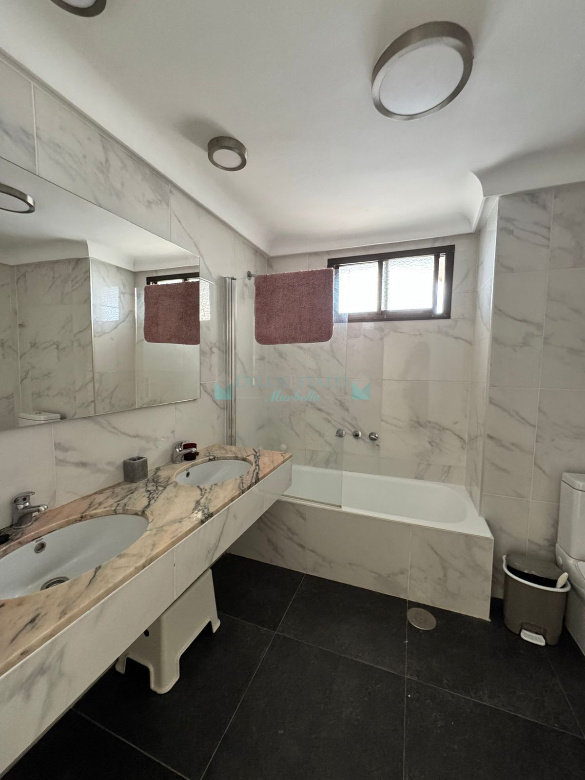 Apartamento en venta en Estepona