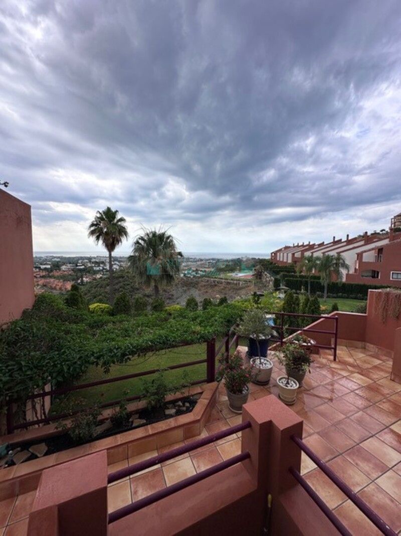 Town House for sale in Benahavis