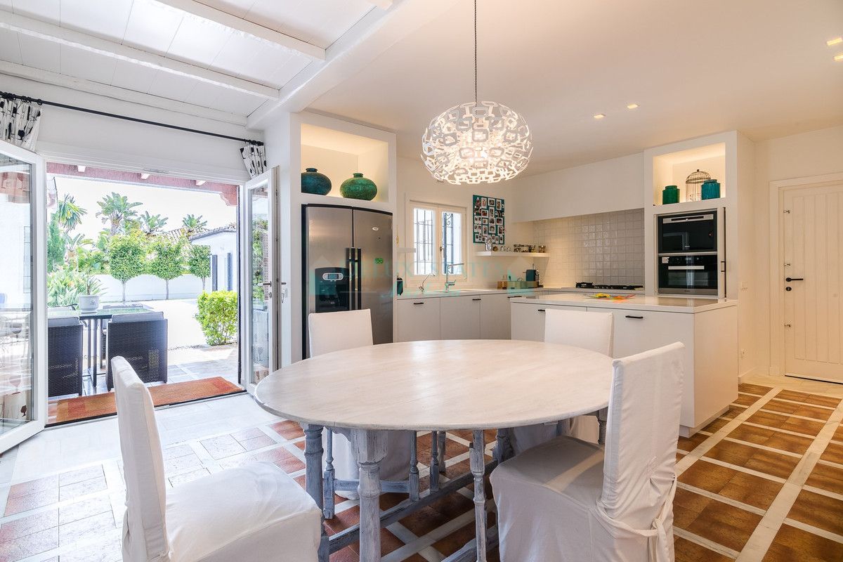 Villa for rent in Las Brisas, Nueva Andalucia