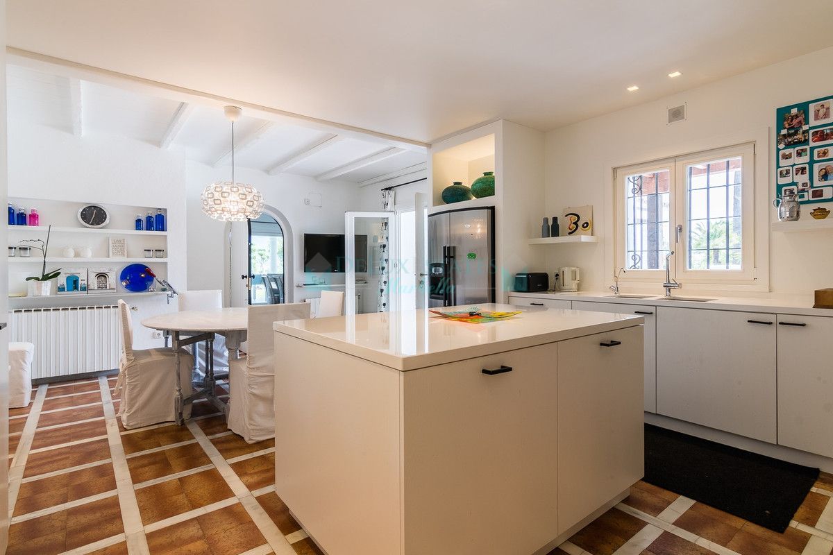 Villa for rent in Las Brisas, Nueva Andalucia