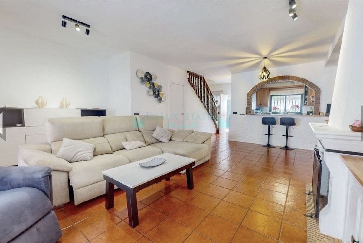 Semi Detached Villa for sale in Benahavis