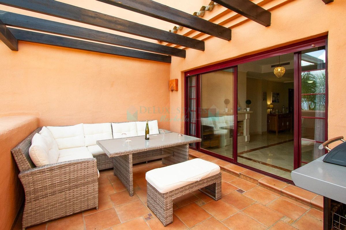 Penthouse for sale in La Mairena, Marbella East