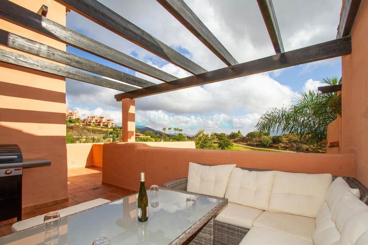 Penthouse for sale in La Mairena, Marbella East