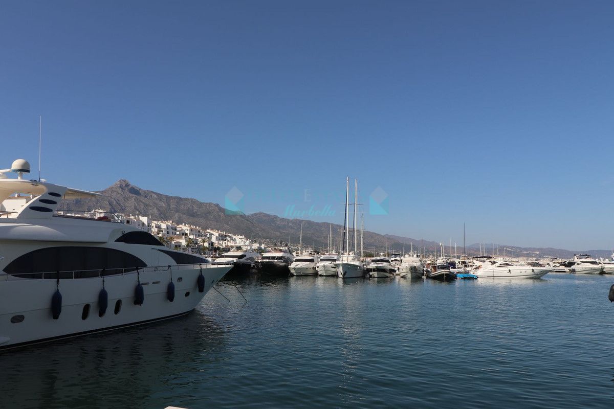 Atraque en venta en Marbella - Puerto Banus