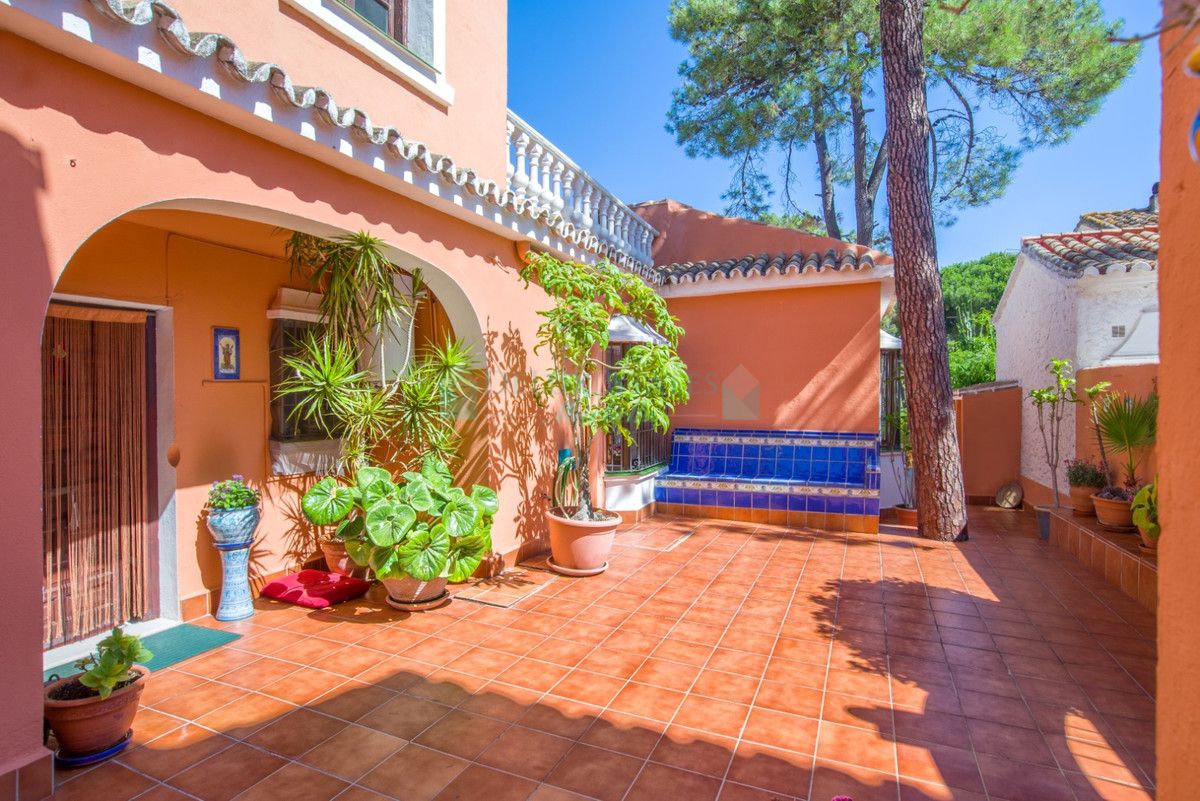 Villa for sale in Marbesa, Marbella East