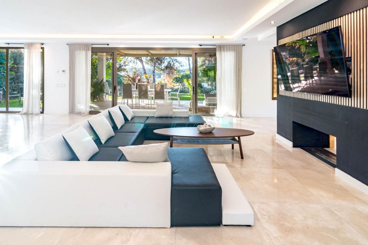 Villa for rent in Rio Real, Marbella East