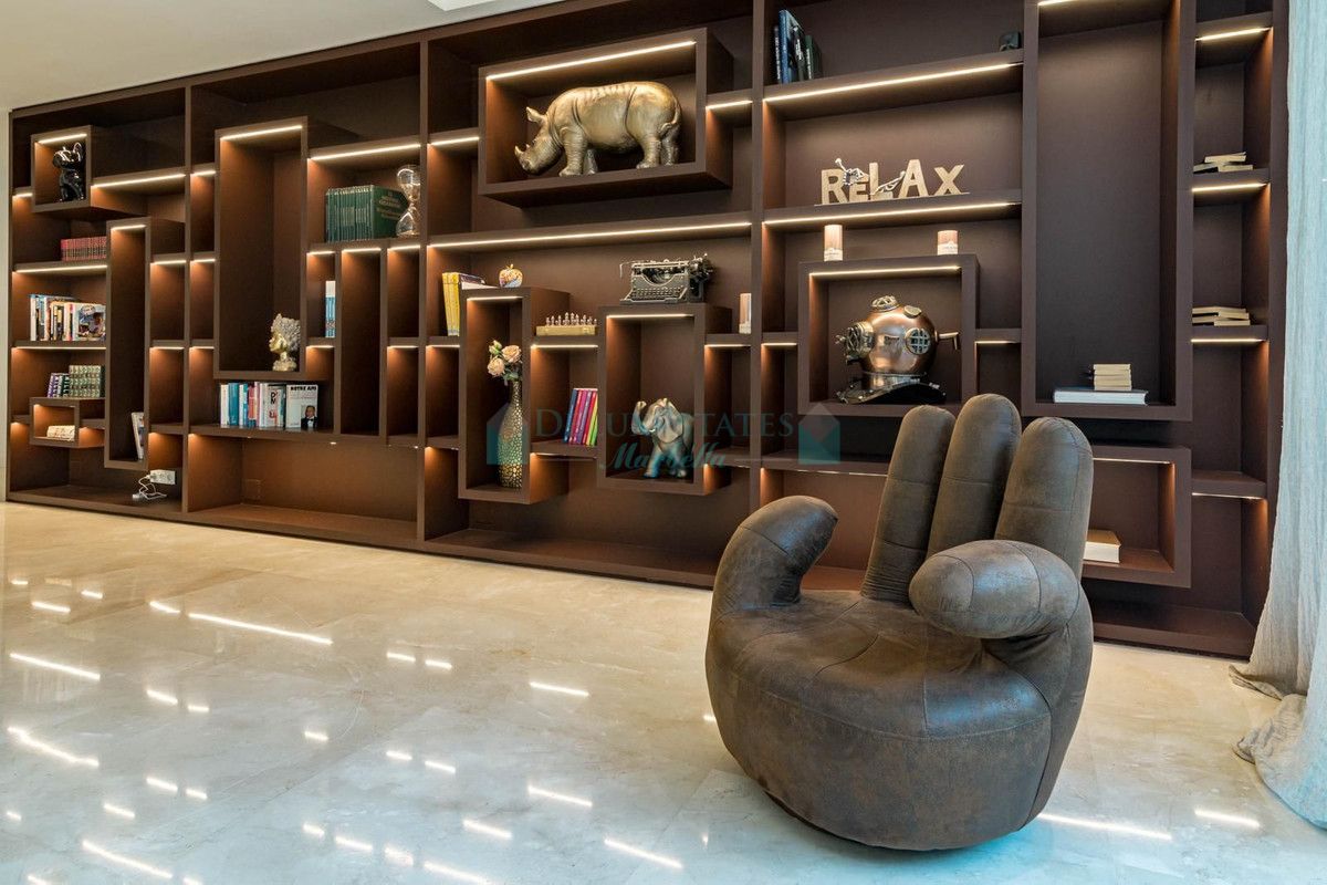 Villa for rent in Rio Real, Marbella East