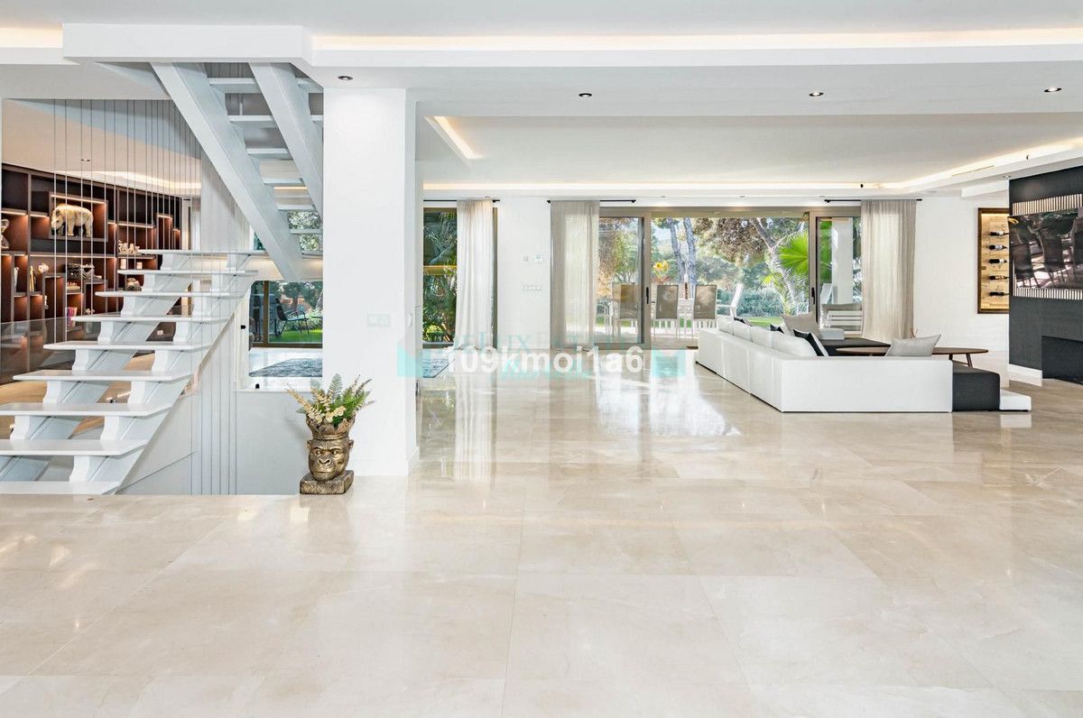 Villa en alquiler en Rio Real, Marbella Este