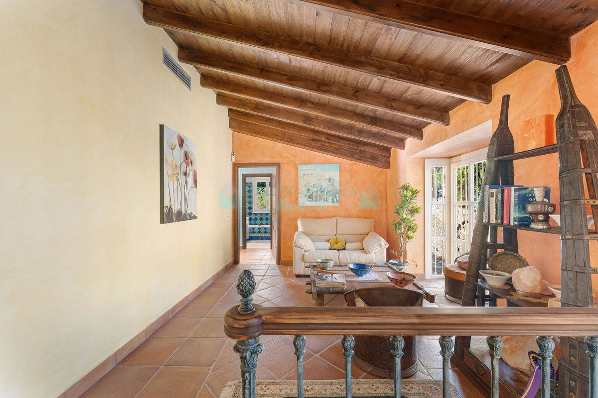 Villa for sale in El Madroñal, Benahavis