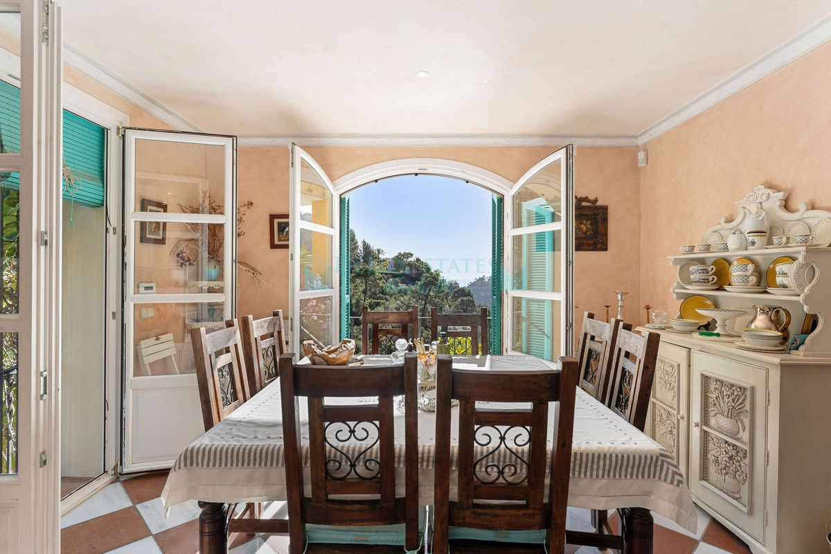 Villa for sale in El Madroñal, Benahavis