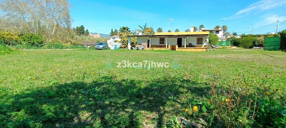 Finca en venta en Estepona